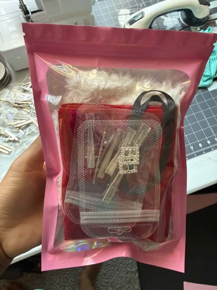 Red or pink Santa kit