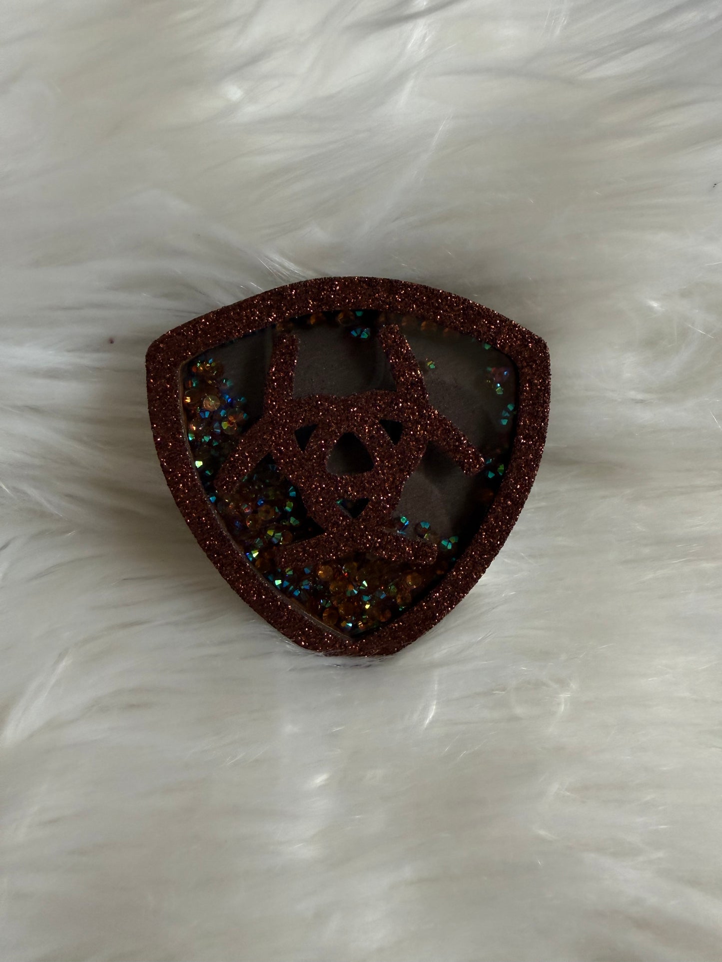 Brown ariat symbol shaker