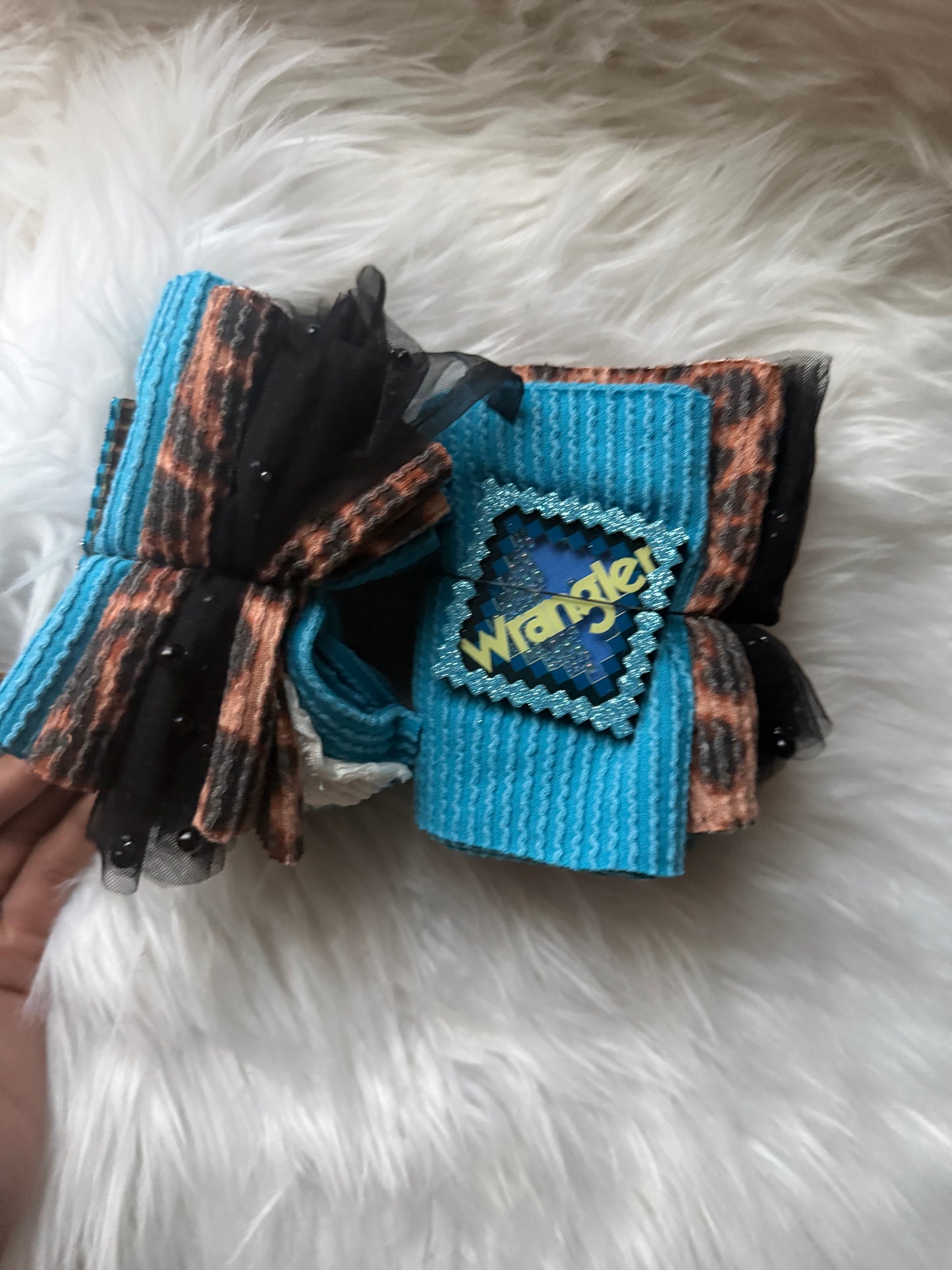 Wrangler cheetah strip bundle of 3 with acrylic